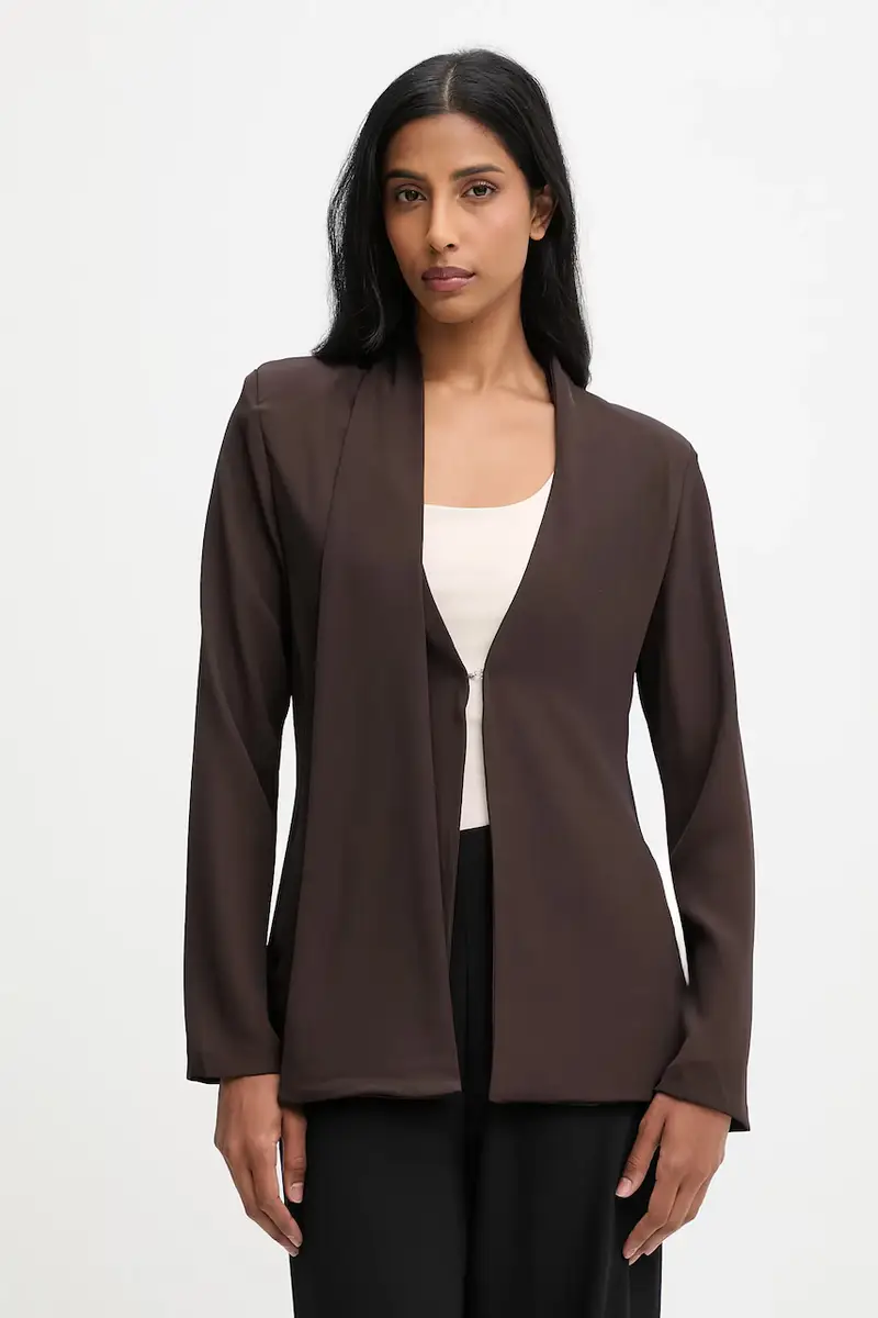 giacca colore marrone