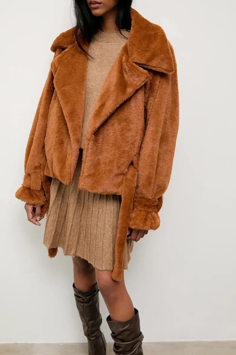 giacca colore marrone