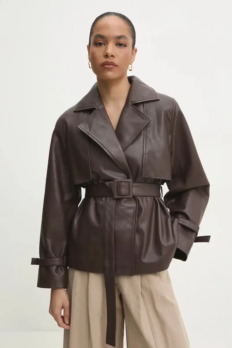 giacca in pelle colore marrone