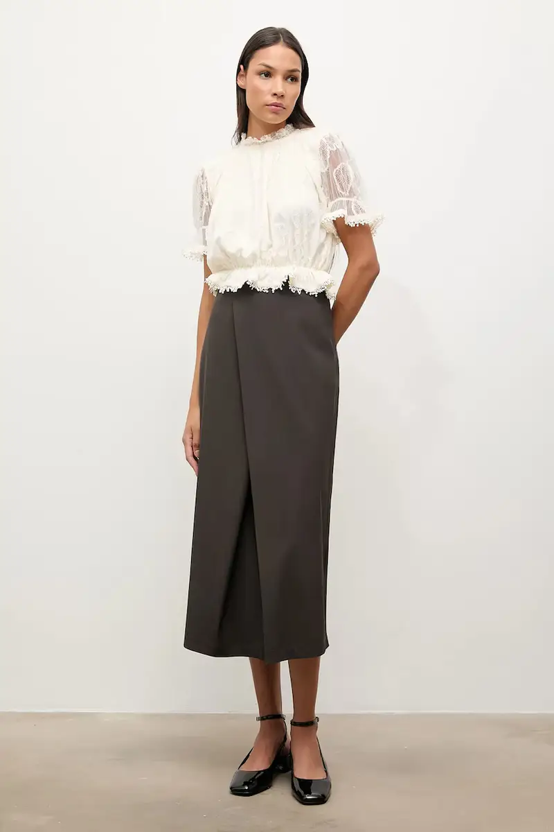 gonna colore marrone