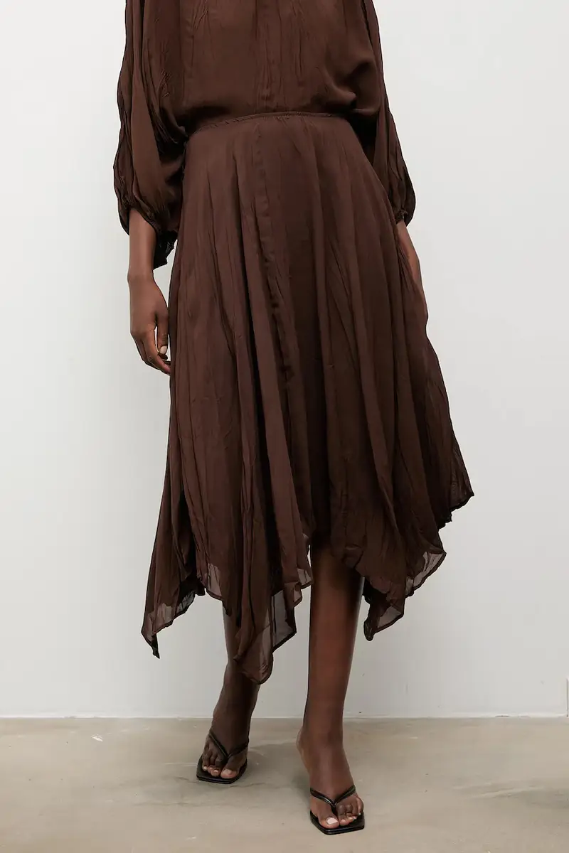 gonna colore marrone