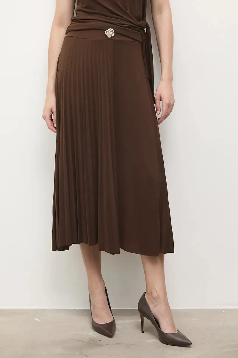 gonna colore marrone