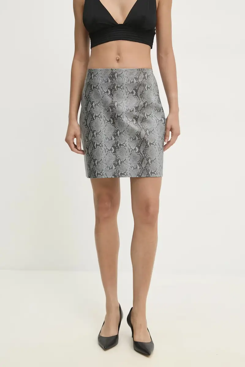 gonna in pelle colore grigio