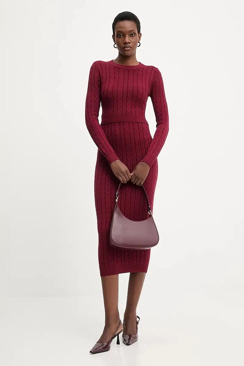 maglione e gonna donna colore granata