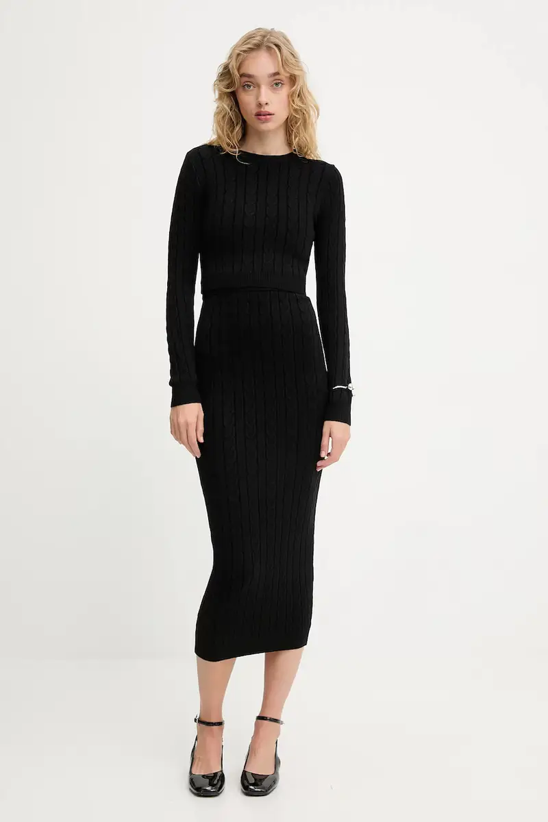 maglione e gonna donna colore nero