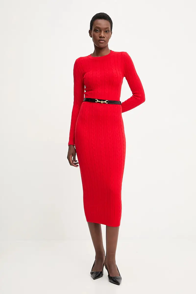 maglione e gonna donna colore rosso