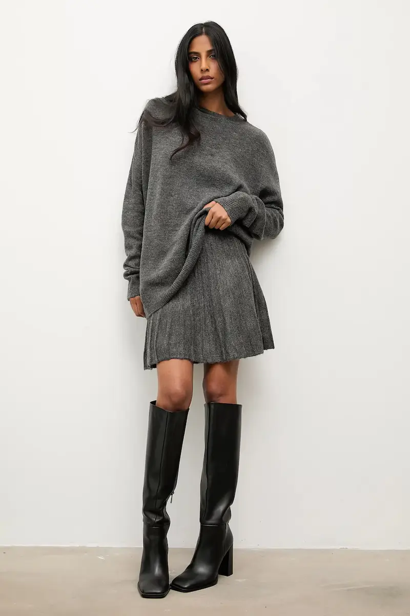 maglione e gonna Grigio