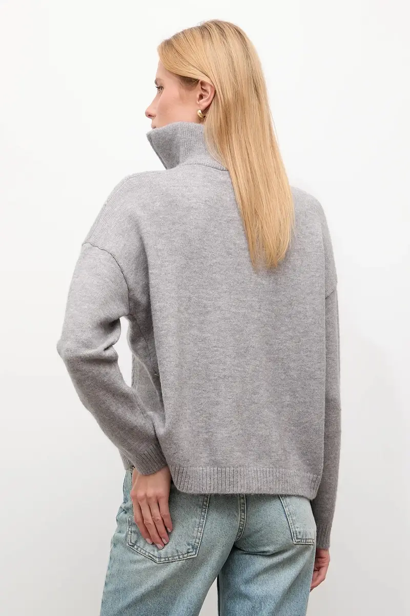 maglione in cashemire colore grigio miniatura 3