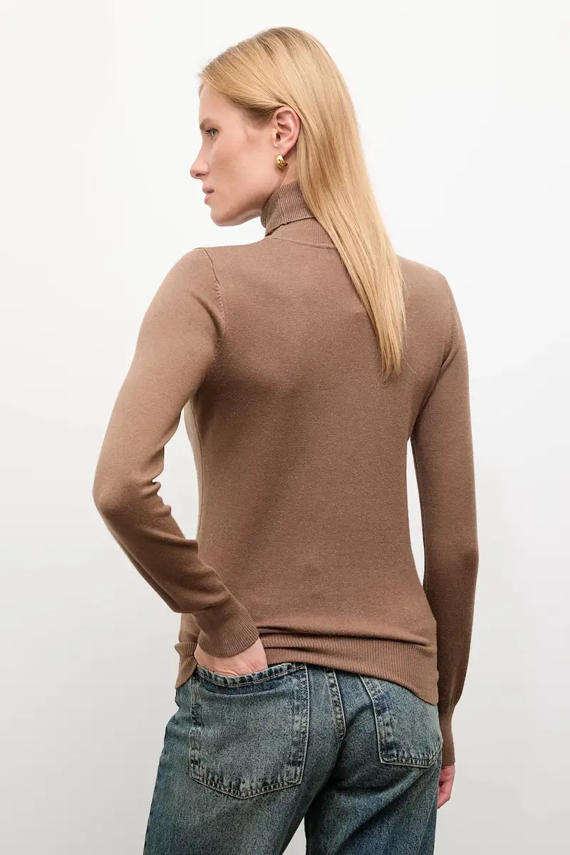 maglione in cashemire colore marrone