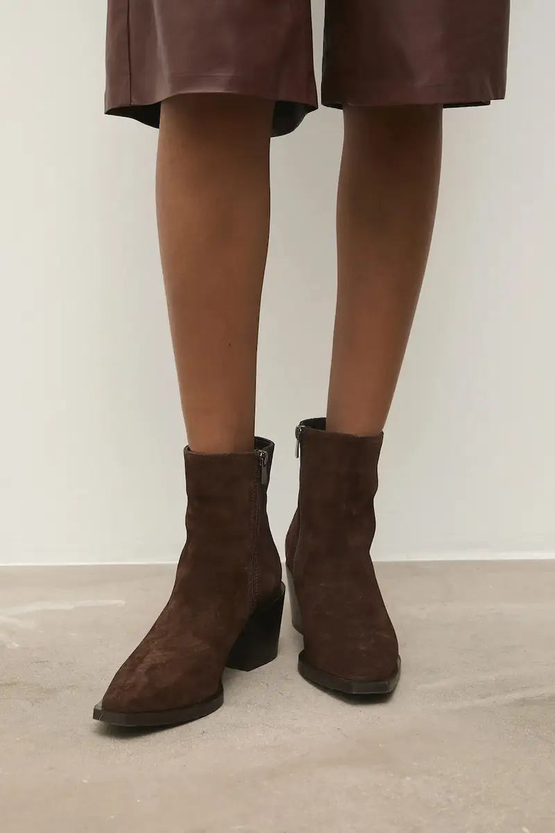 stivaletti alla caviglia in camoscio colore marrone