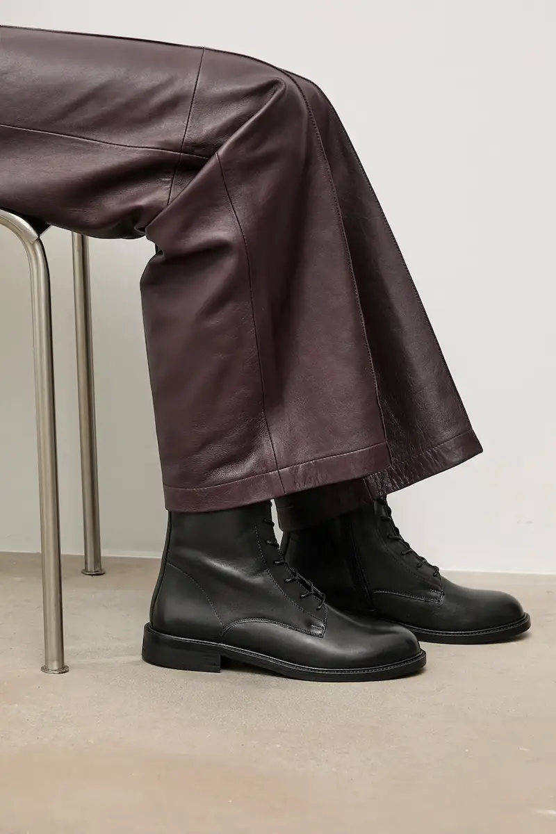 stivaletti alla caviglia in pelle colore nero