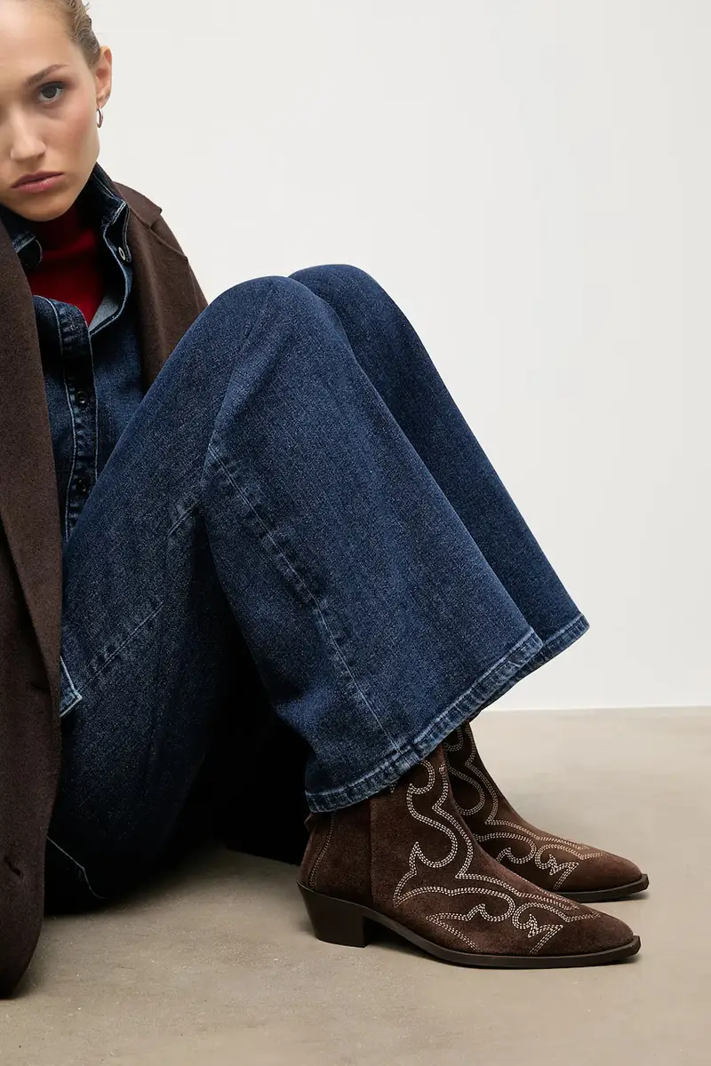 stivali cowboy in pelle scamosciata colore marrone