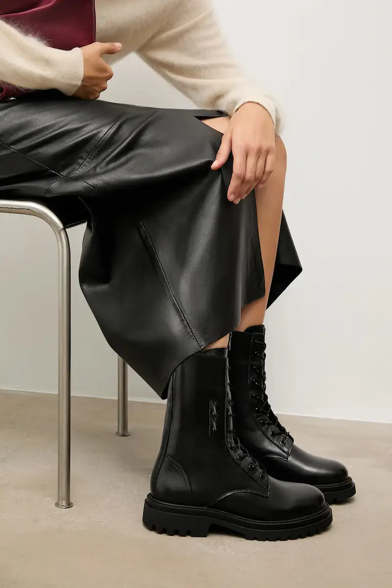 stivali da motociclista in pelle colore nero