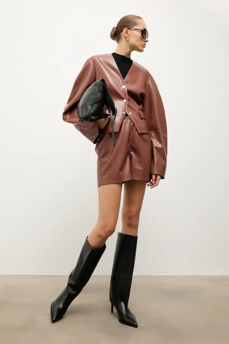 stivali in pelle colore nero