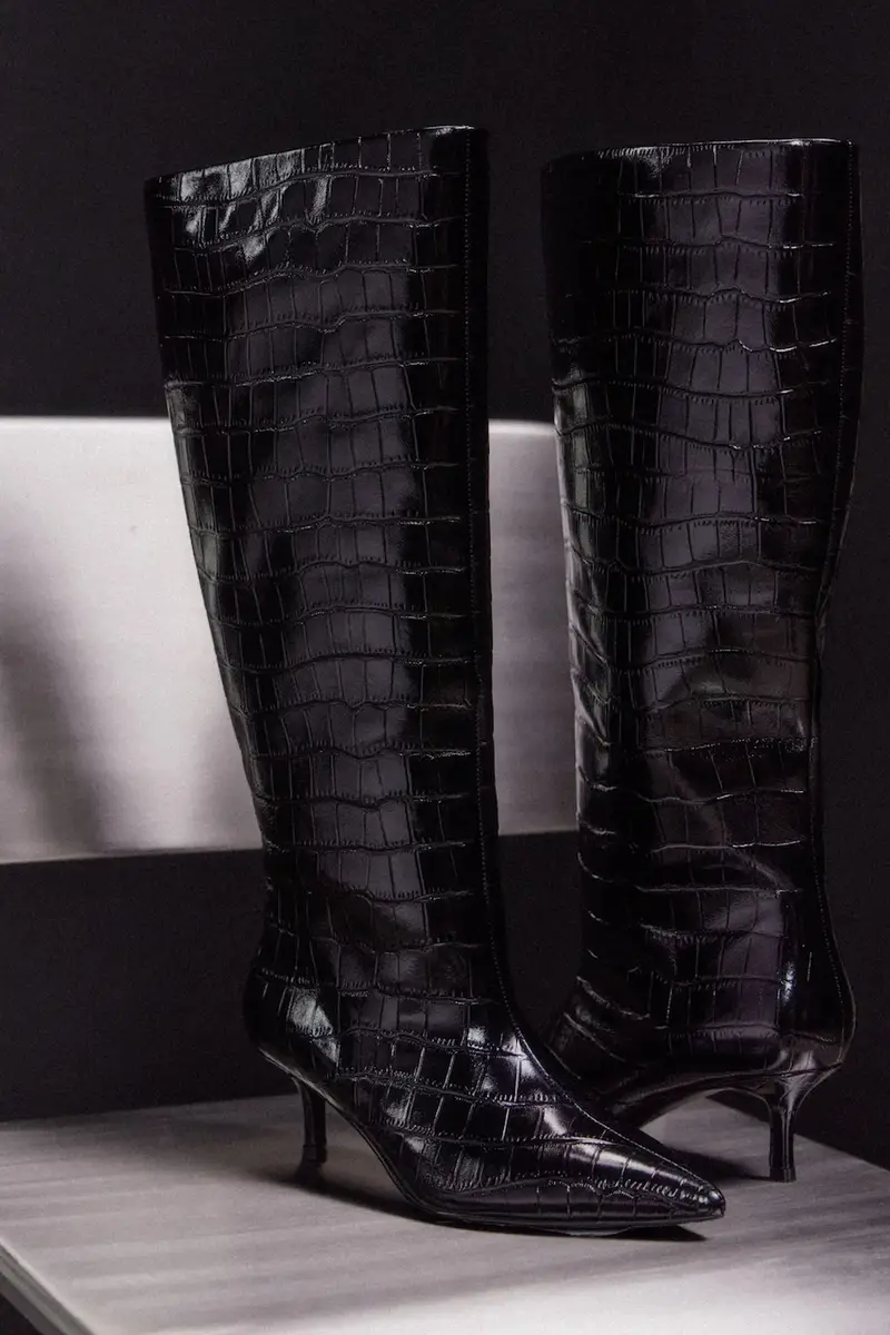 stivali in pelle colore nero