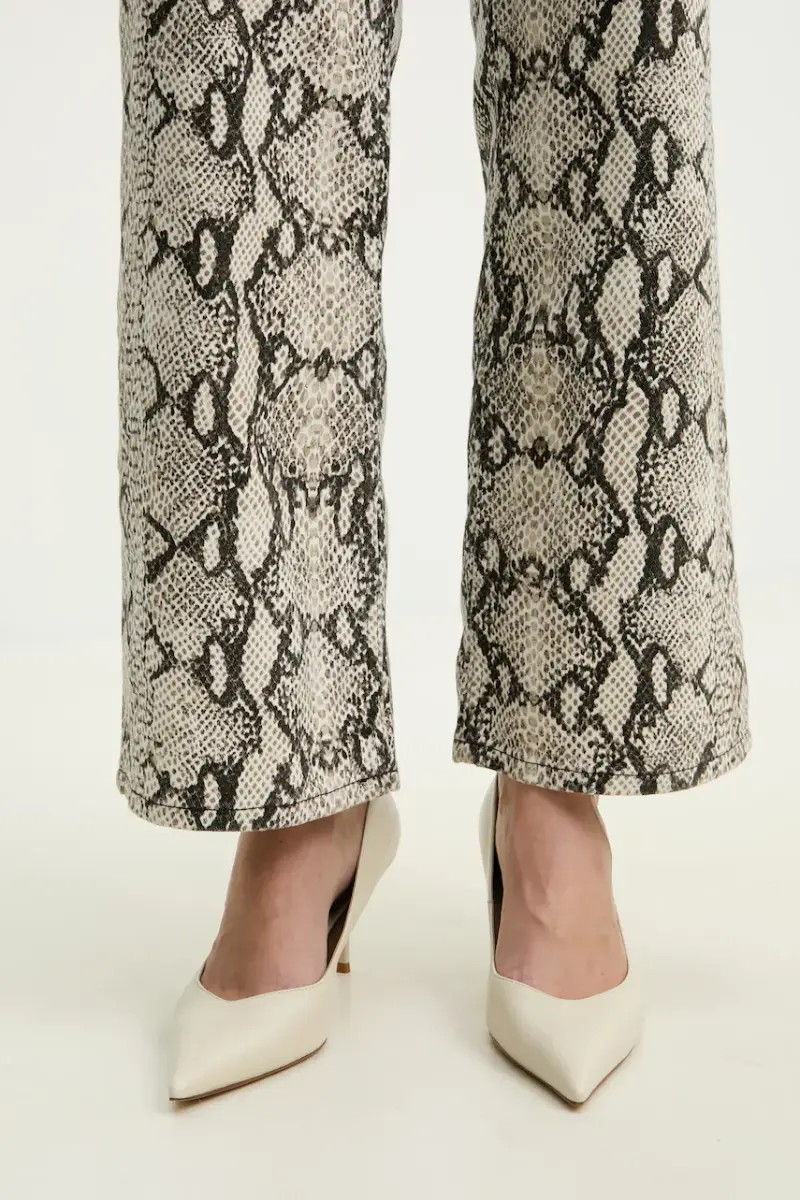 tacchi in pelle colore beige