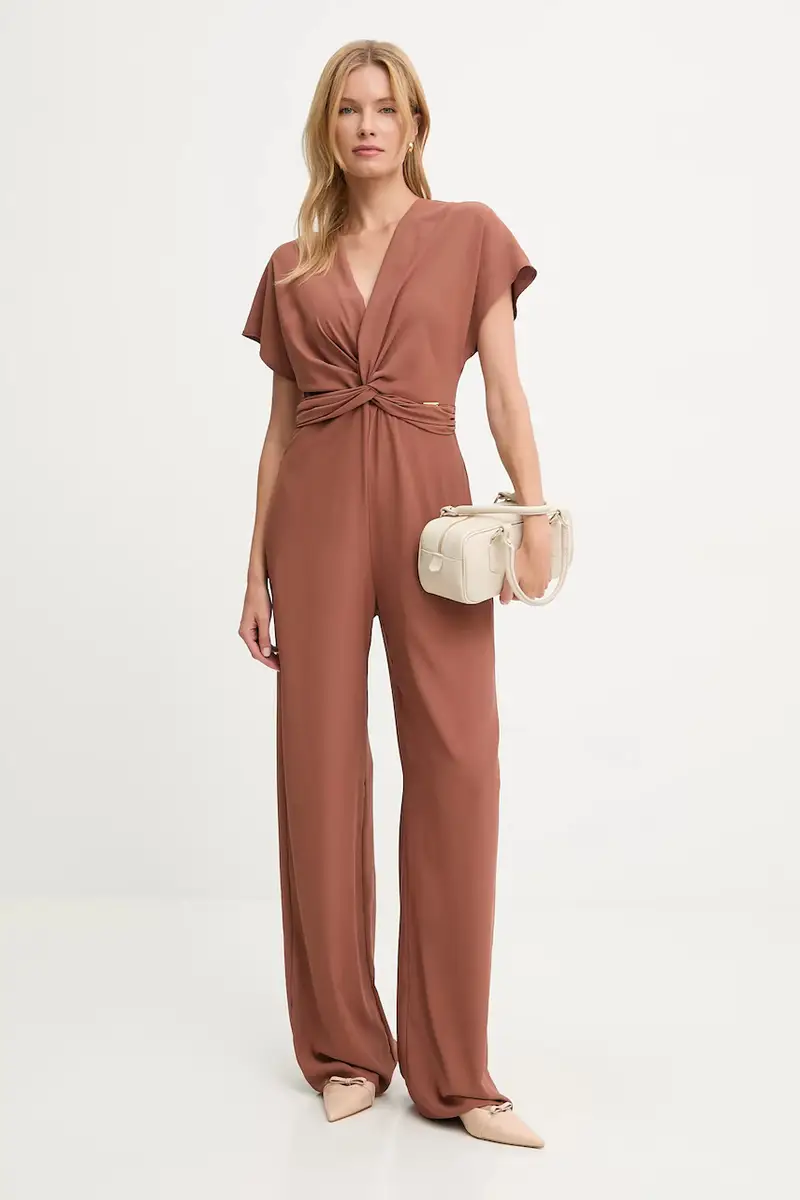 tuta elegante colore marrone