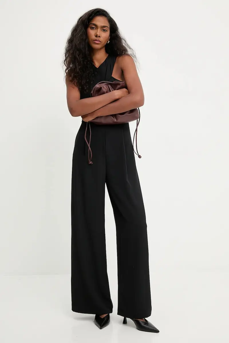 tuta elegante colore nero