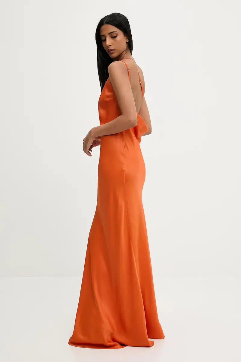 vestito colore arancione