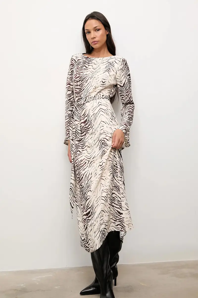 vestito colore beige