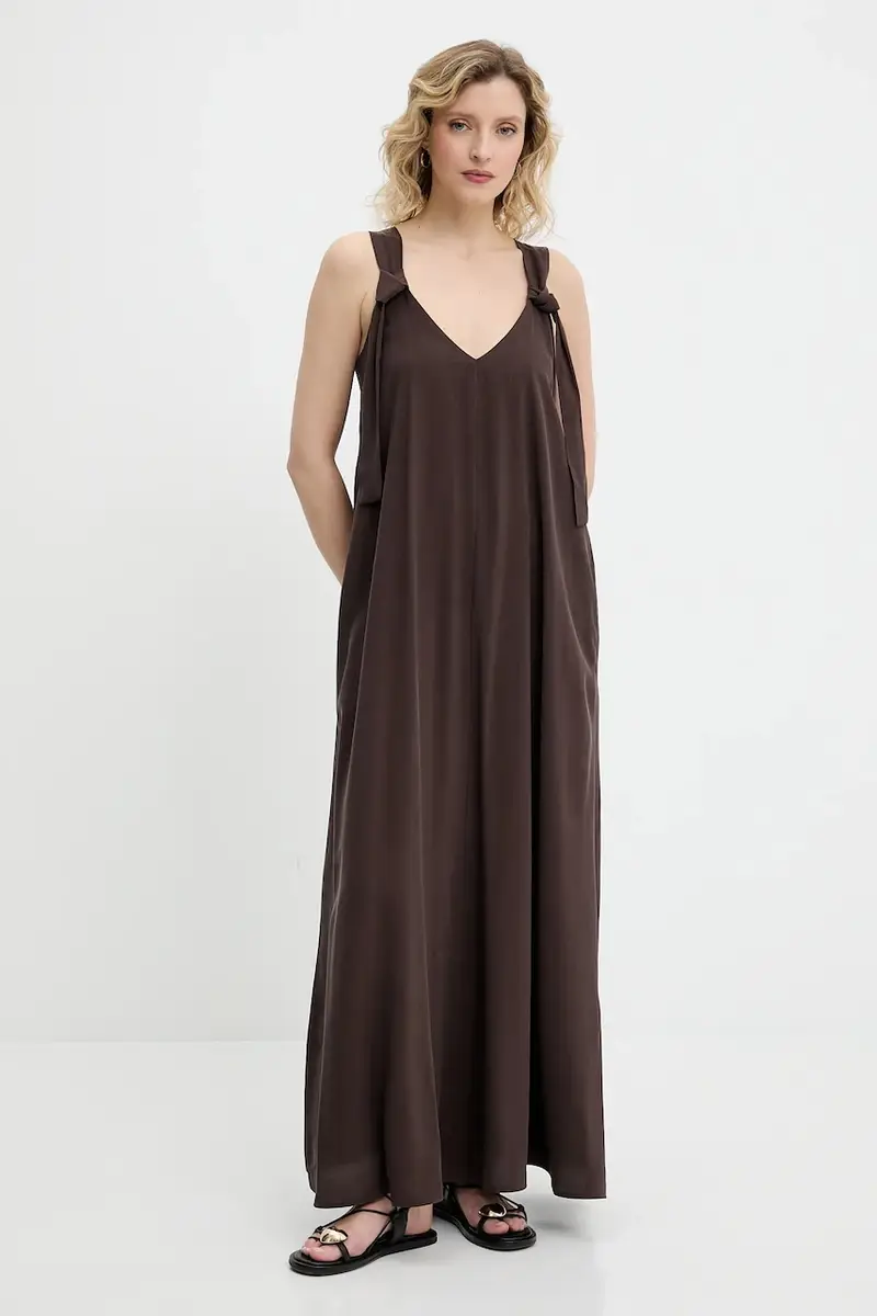 vestito colore beige Marrone