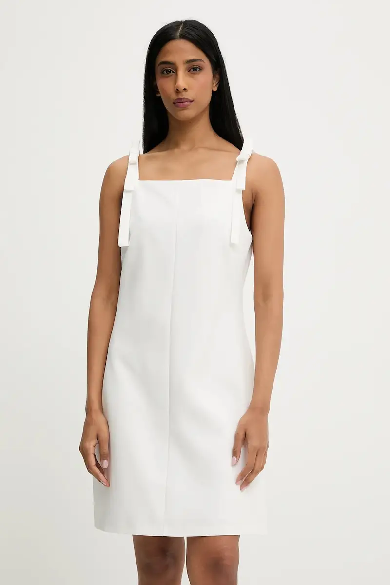 vestito colore bianco