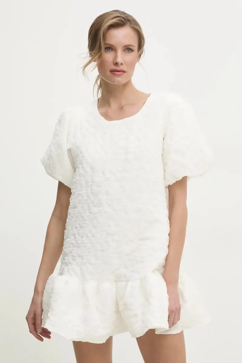 vestito colore bianco