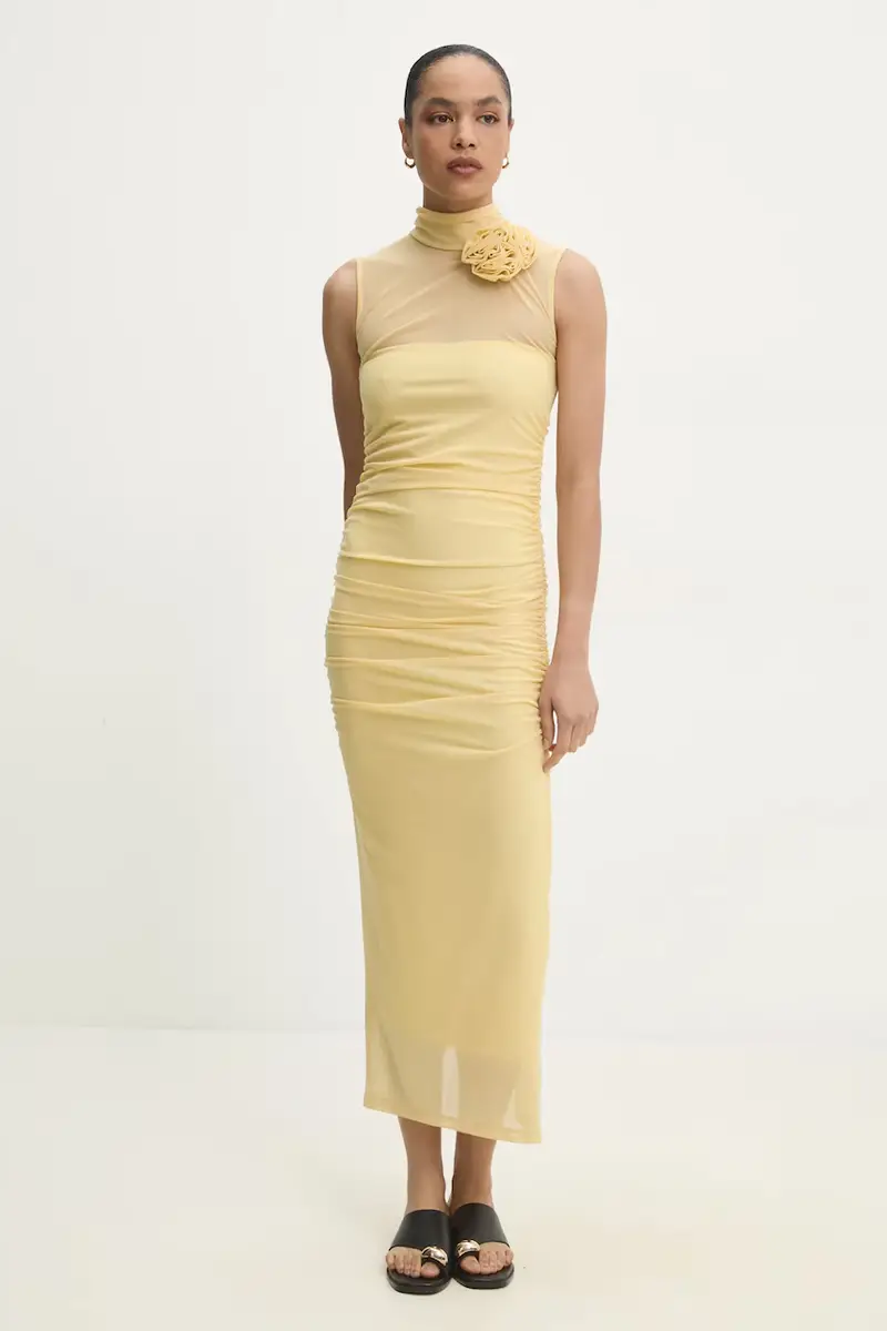 vestito colore giallo