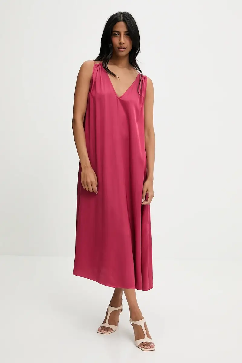 vestito colore granata