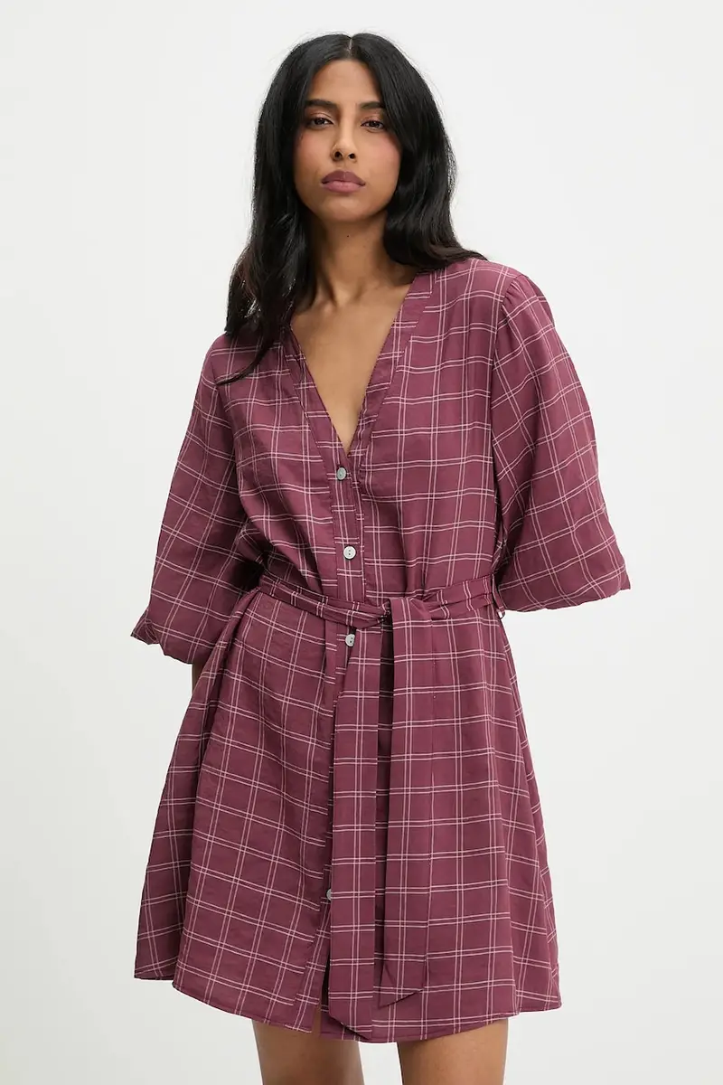 vestito colore granata