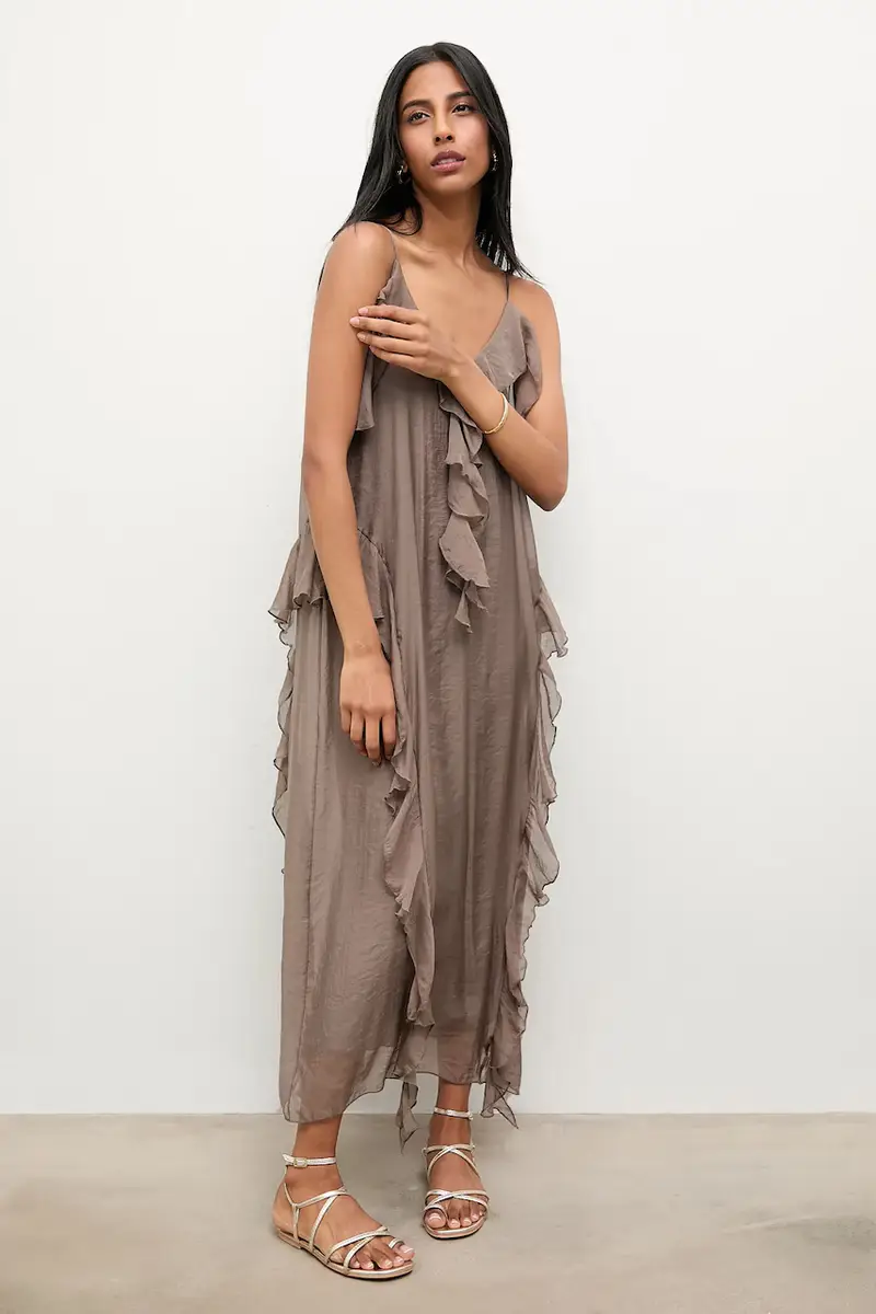 vestito colore grigio