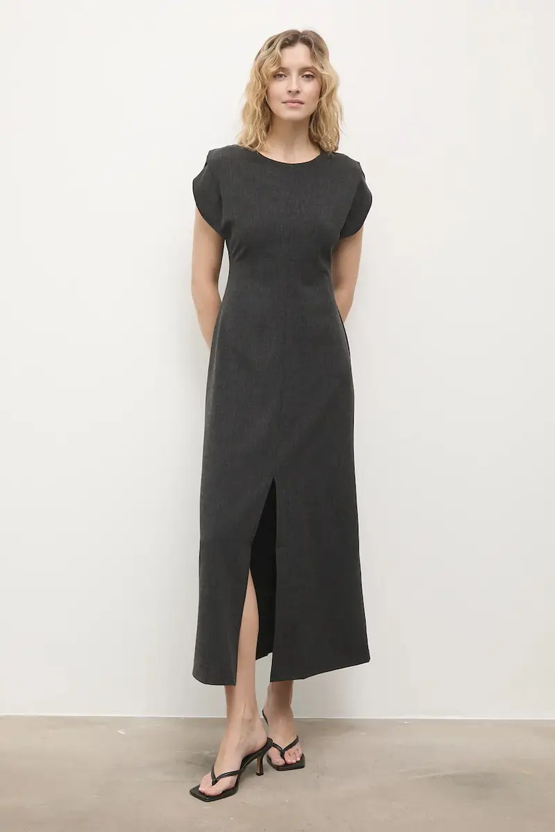 vestito colore grigio