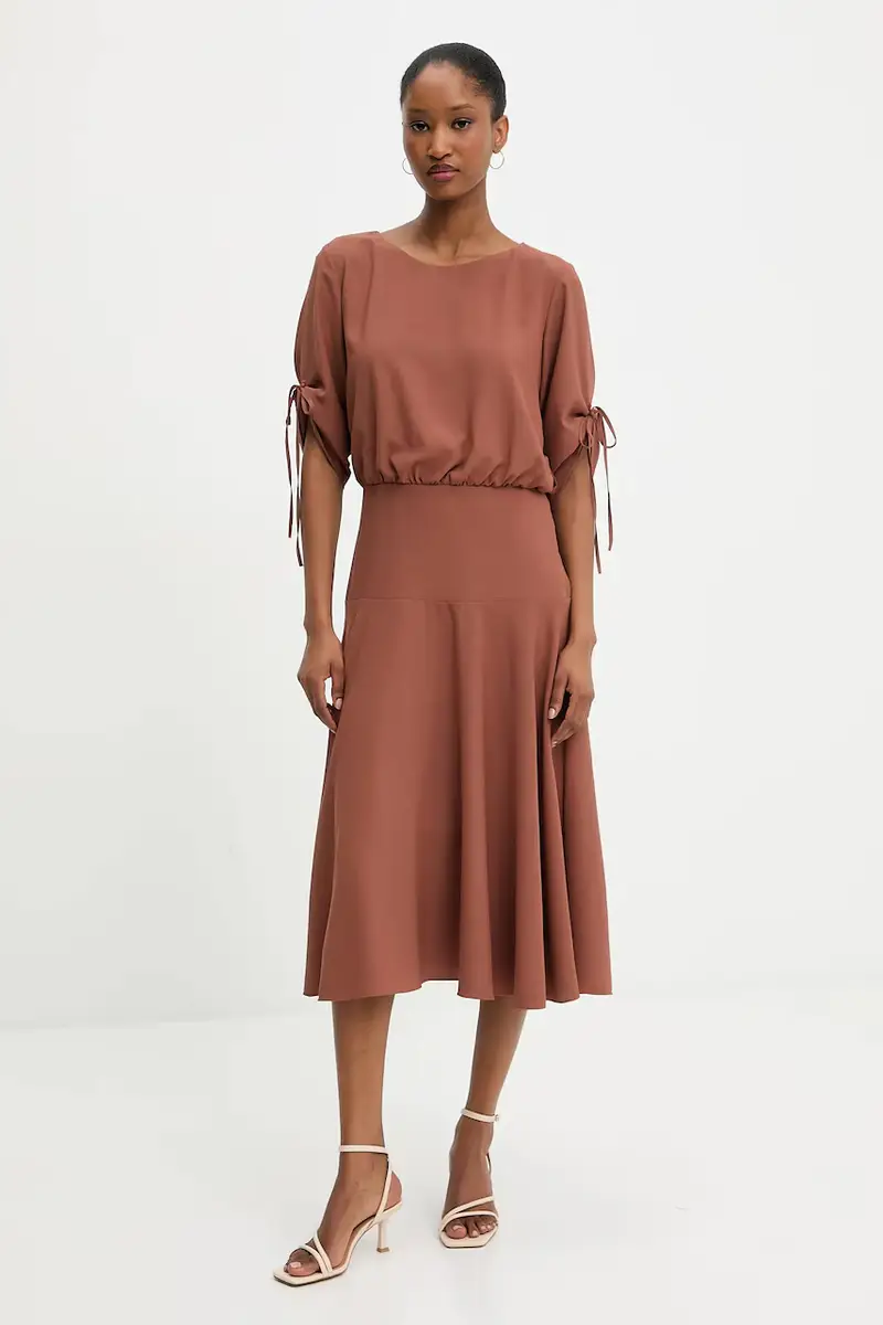 vestito colore marrone