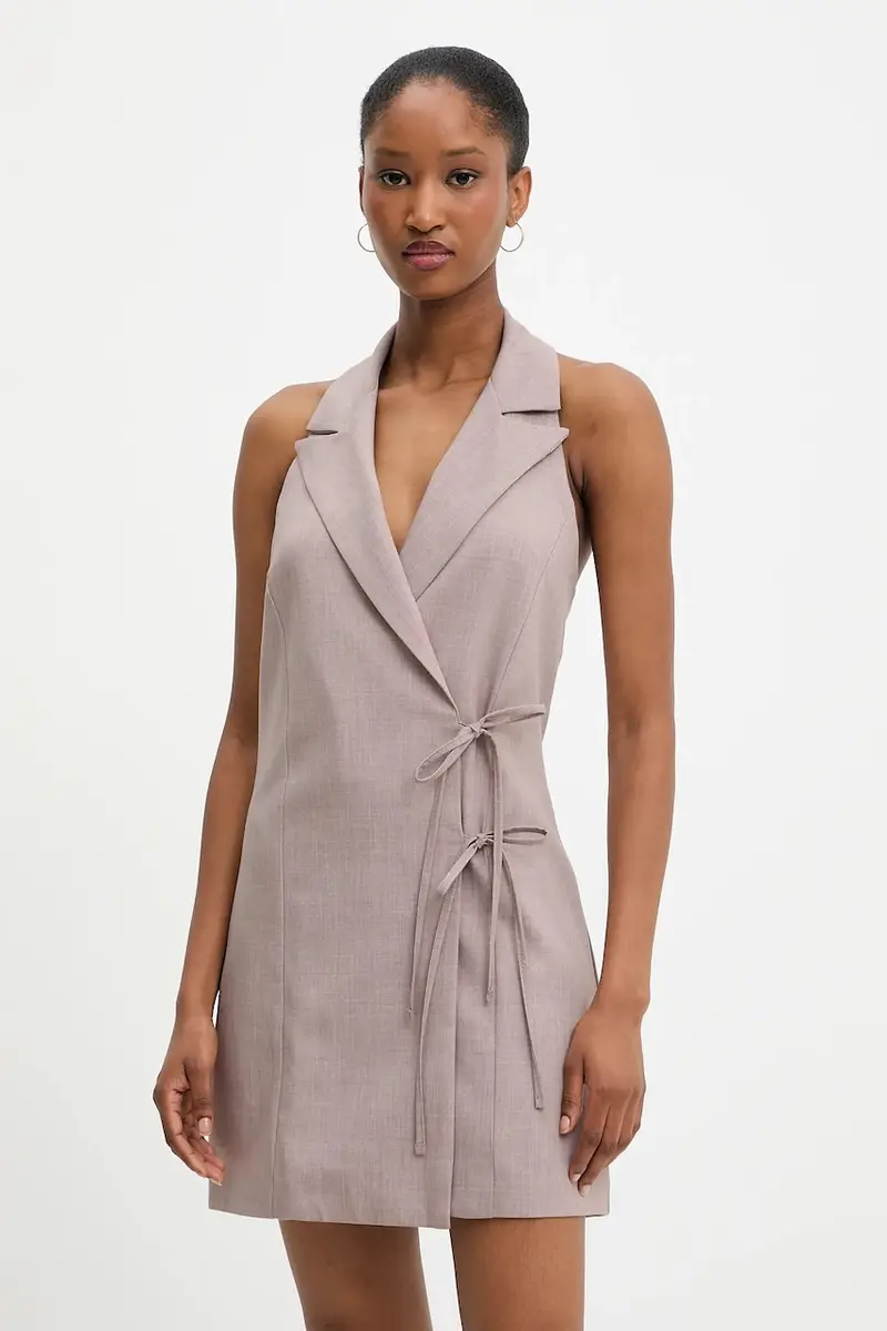 vestito colore marrone