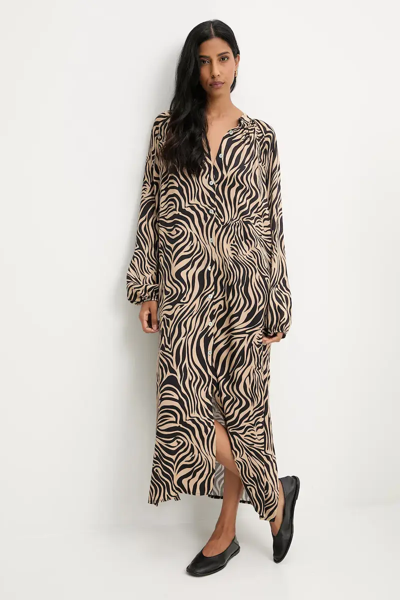 vestito colore marrone