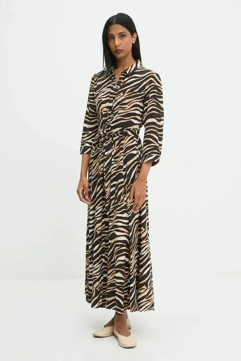 vestito colore marrone