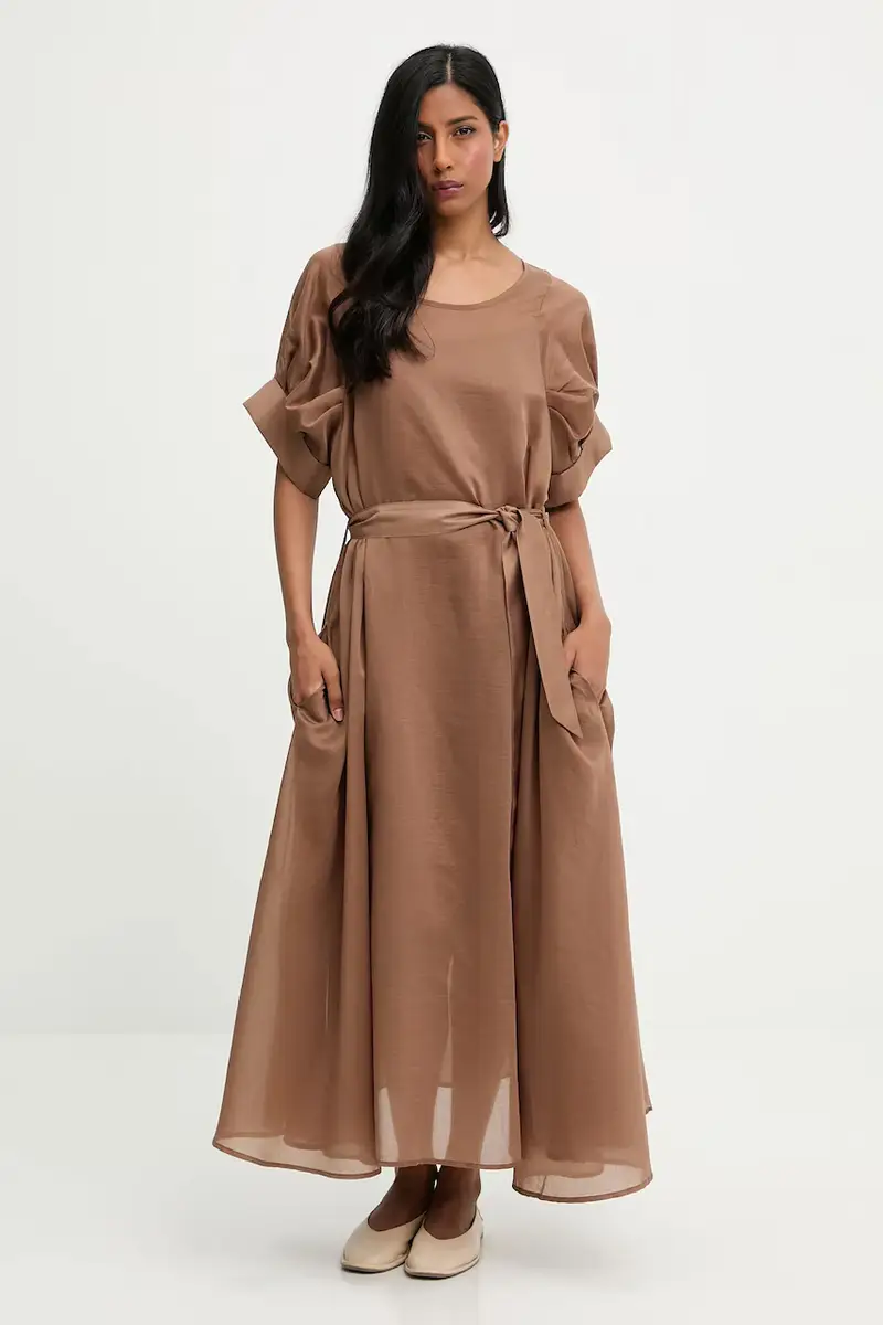 vestito colore marrone