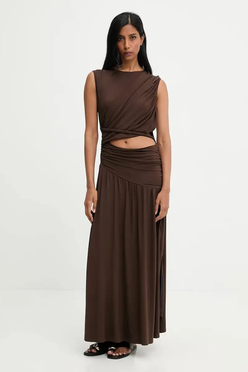 vestito colore marrone