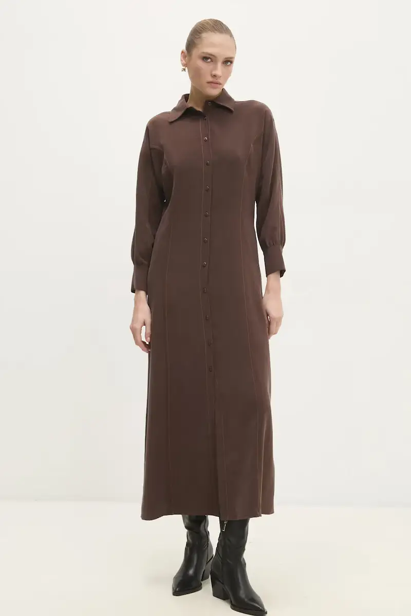 vestito colore marrone