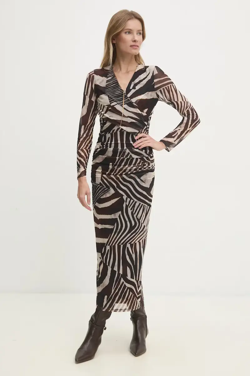 vestito colore marrone