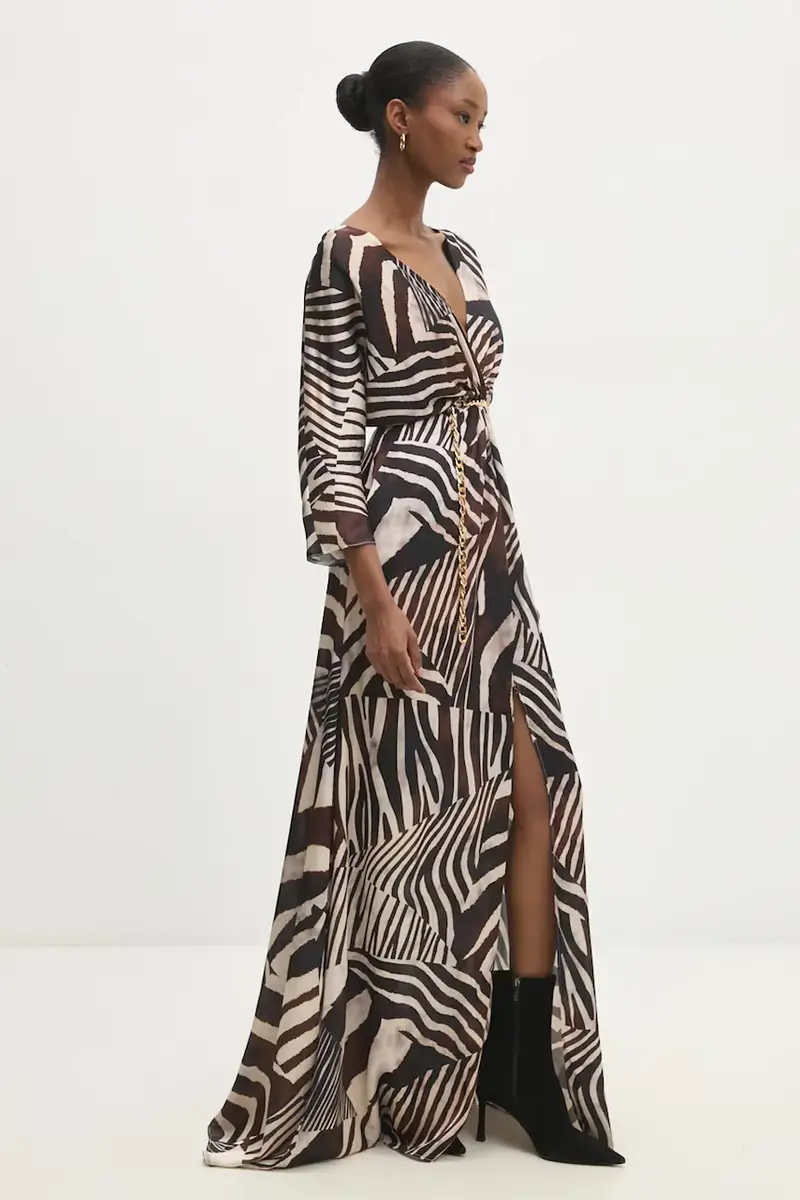 vestito colore marrone