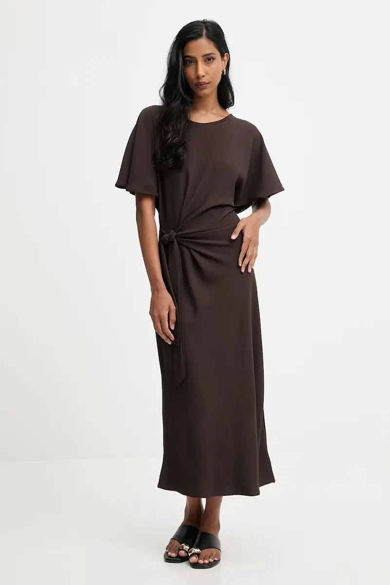 vestito colore marrone