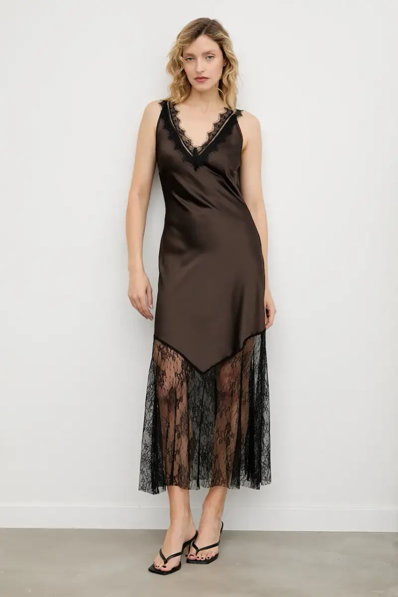 vestito colore marrone