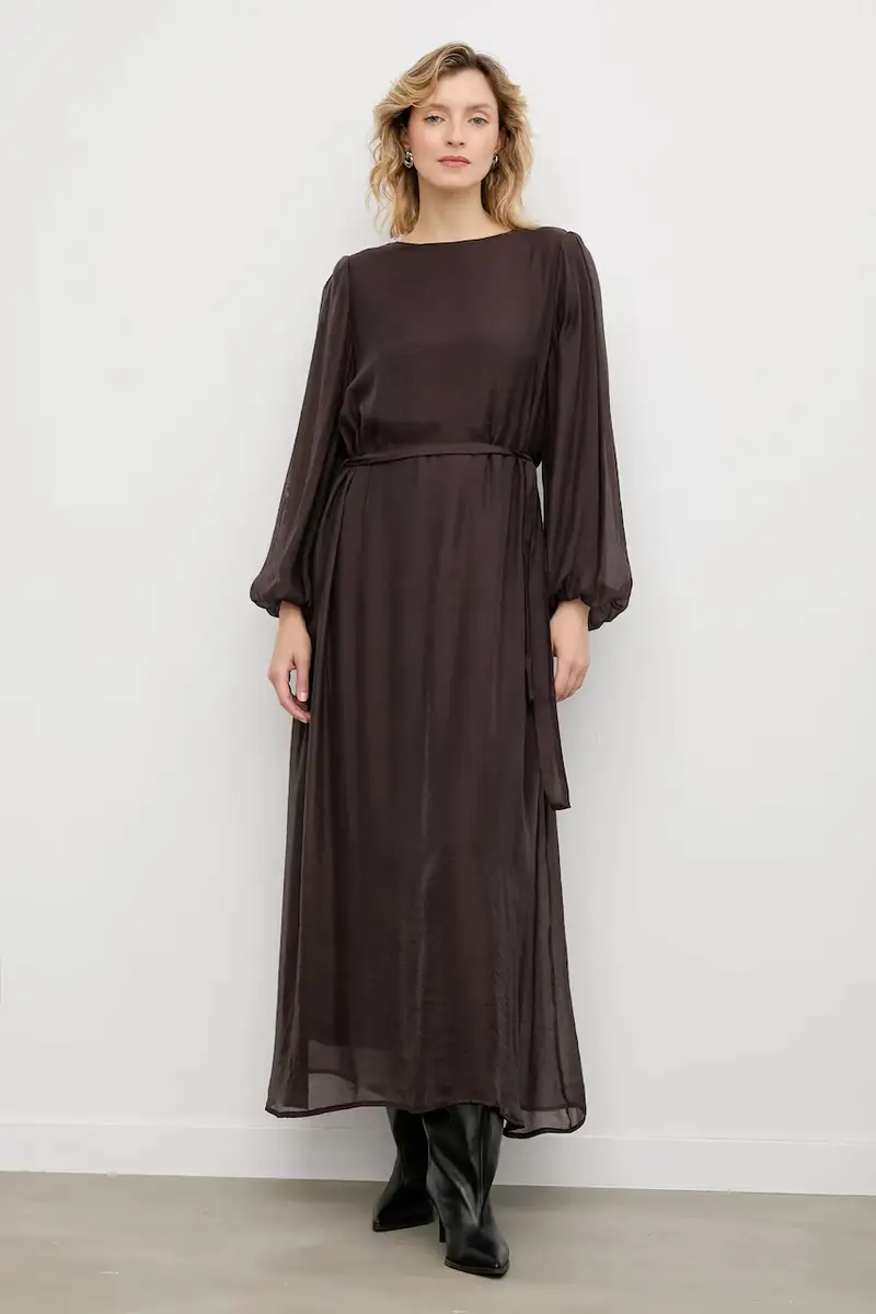 vestito colore marrone