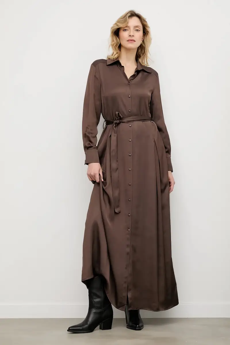 vestito colore marrone