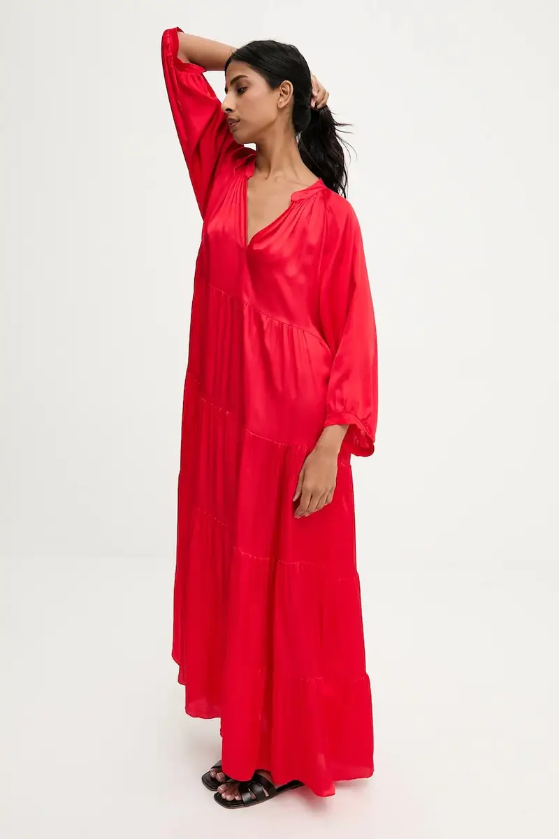 vestito colore rosso