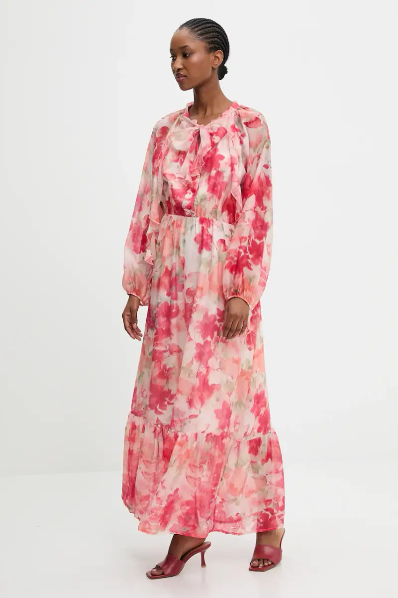 vestito colore rosso