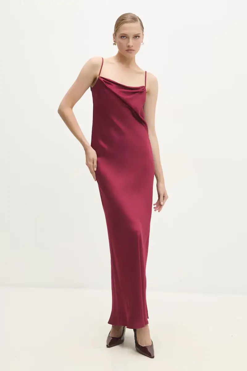 vestito colore rosso