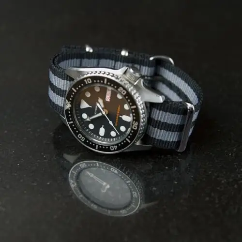 Archer Watch Straps - Cinturini NATO in Nylon - Nero e Grigio (Bond), 24mm miniatura 2