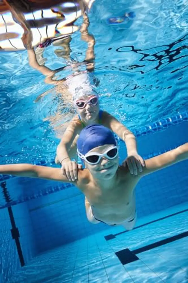 ARENA Solid Challenge Team Junior Costume Intero Bambina, Costume da Bagno Sportivo ad Asciugatura Rapida, Tessuto miniatura 2